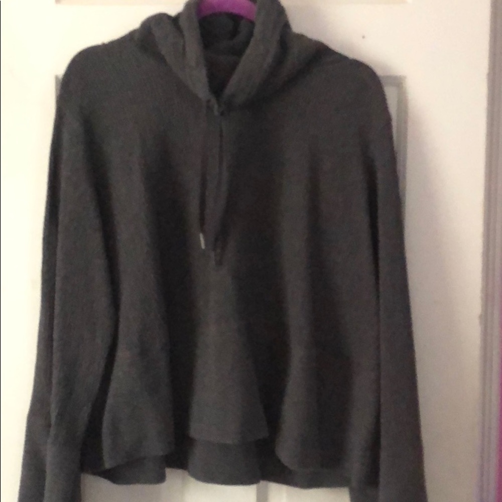 Luluemon top size M